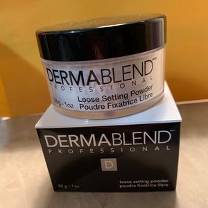 SOLD New Dermablend Setting Powder
